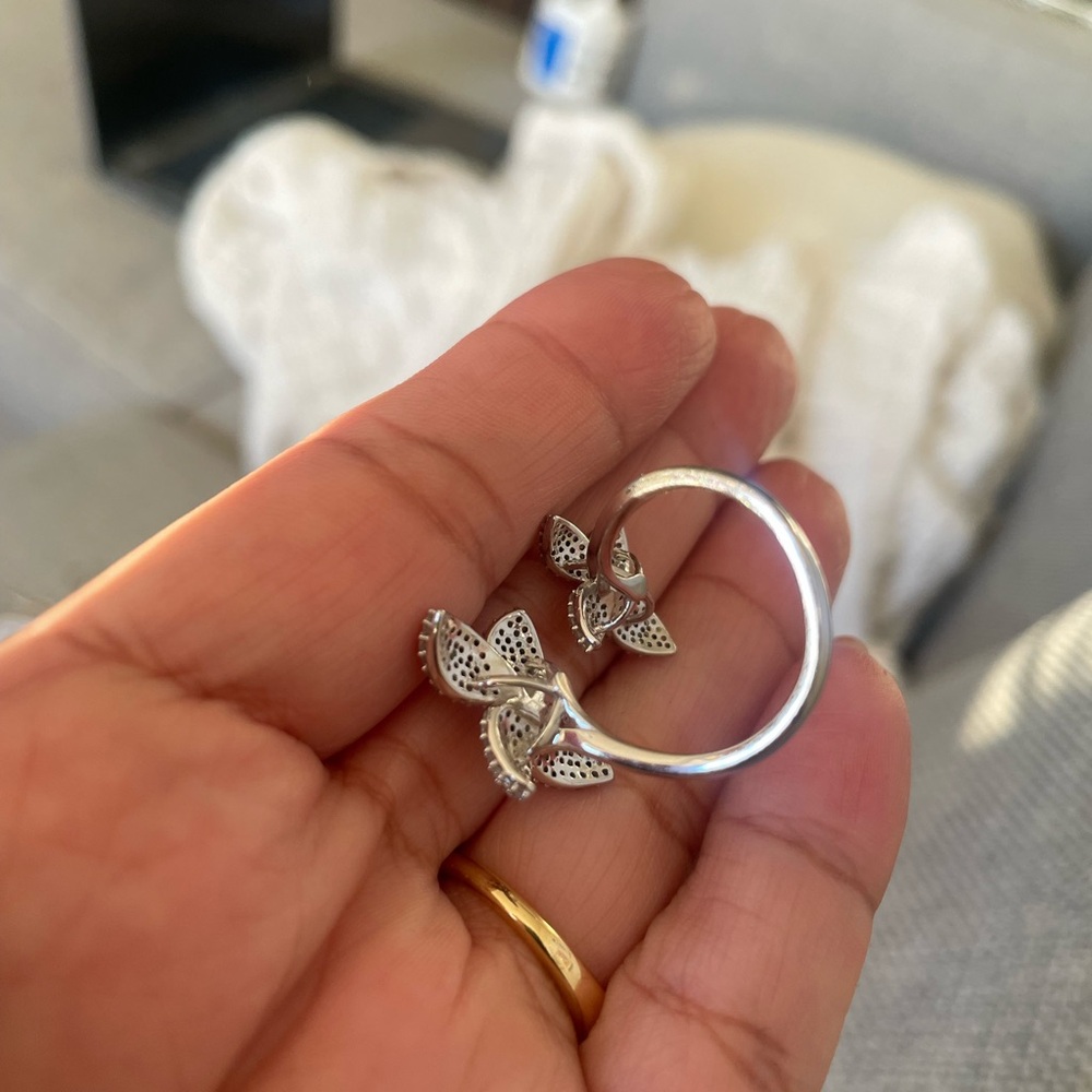 14k White Gold & 1 carat Diamond Flower Statement Cocktail ring Retails $3500 - Picture 9 of 10